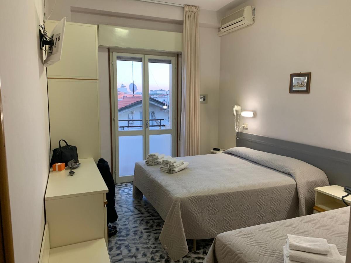Hotel Levante Convenzionato Aquafan E Oltremare Riccione Ngoại thất bức ảnh